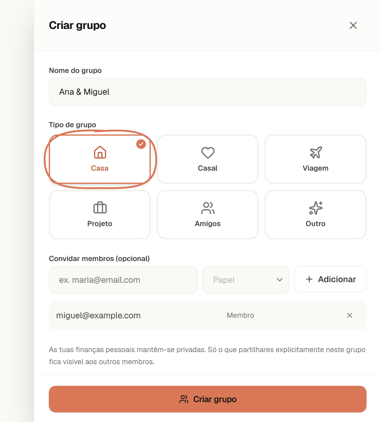 Criar grupo em português com Ana & Miguel, o tipo Casa assinalado e um convite por email preparado.